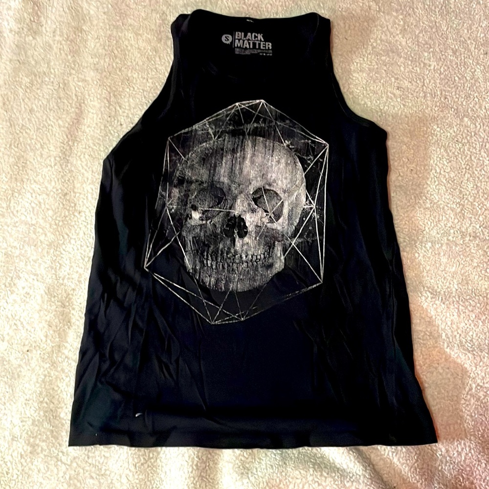 Small hot topic graphic tank top!